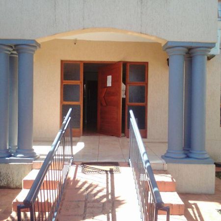 Tshedza Guest Lodge 路易斯特里卡特 外观 照片