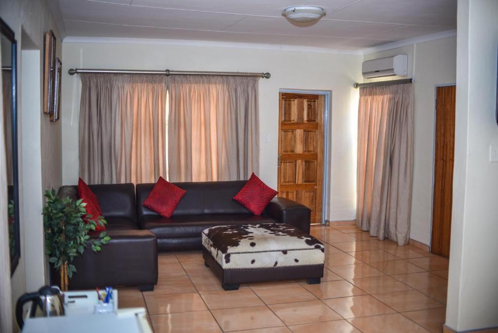 Tshedza Guest Lodge 路易斯特里卡特 外观 照片