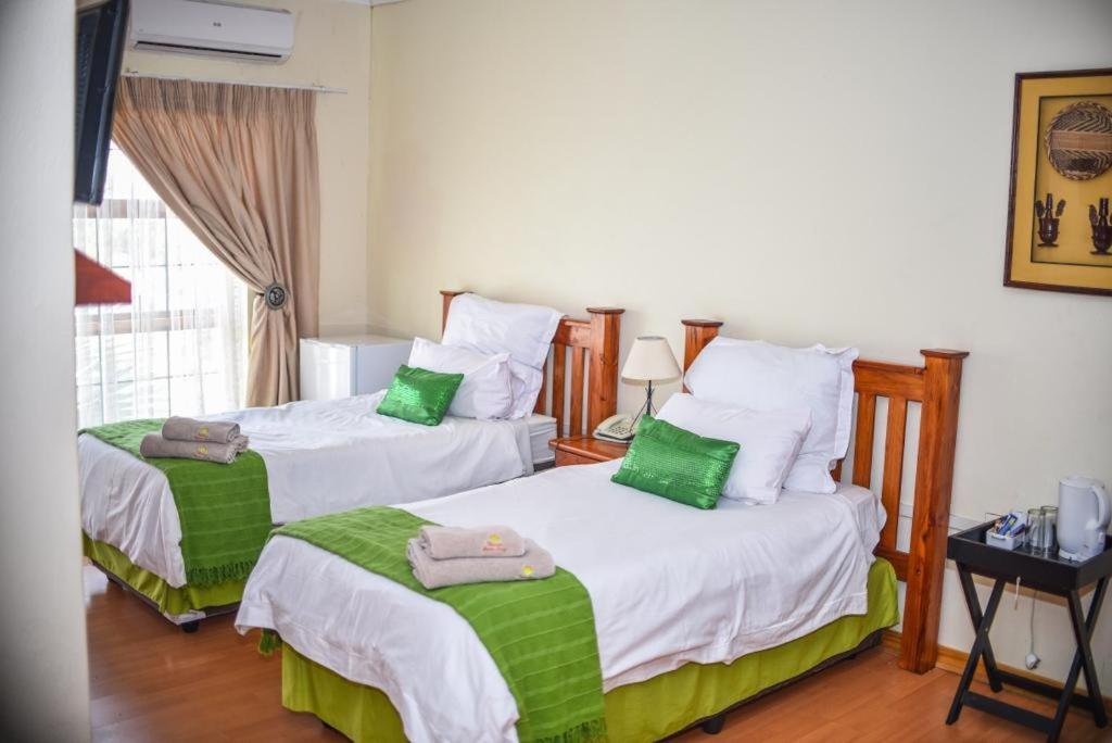 Tshedza Guest Lodge 路易斯特里卡特 外观 照片