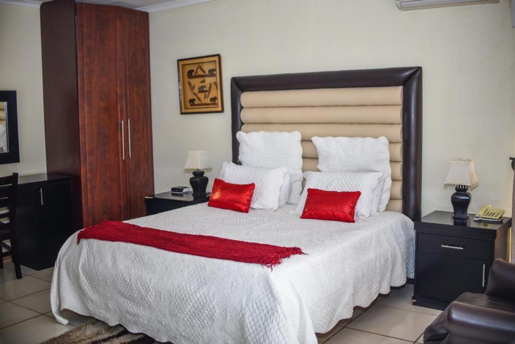 Tshedza Guest Lodge 路易斯特里卡特 外观 照片