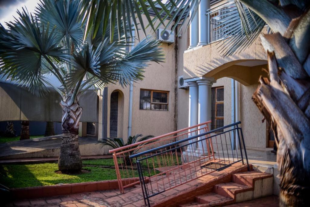 Tshedza Guest Lodge 路易斯特里卡特 外观 照片