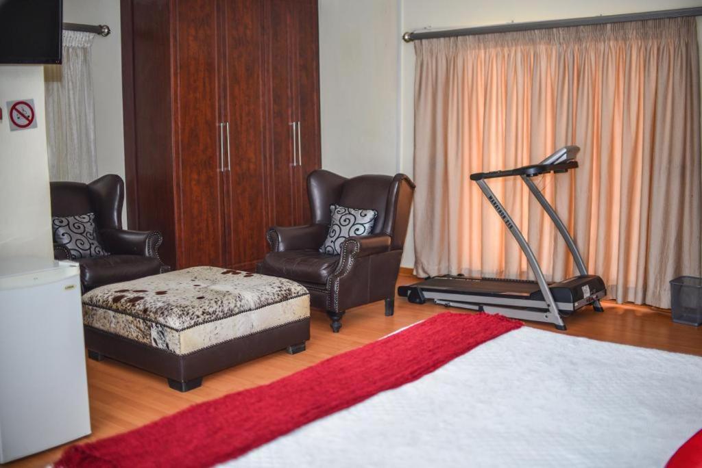 Tshedza Guest Lodge 路易斯特里卡特 外观 照片