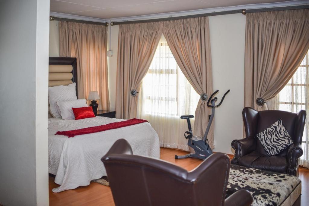 Tshedza Guest Lodge 路易斯特里卡特 外观 照片