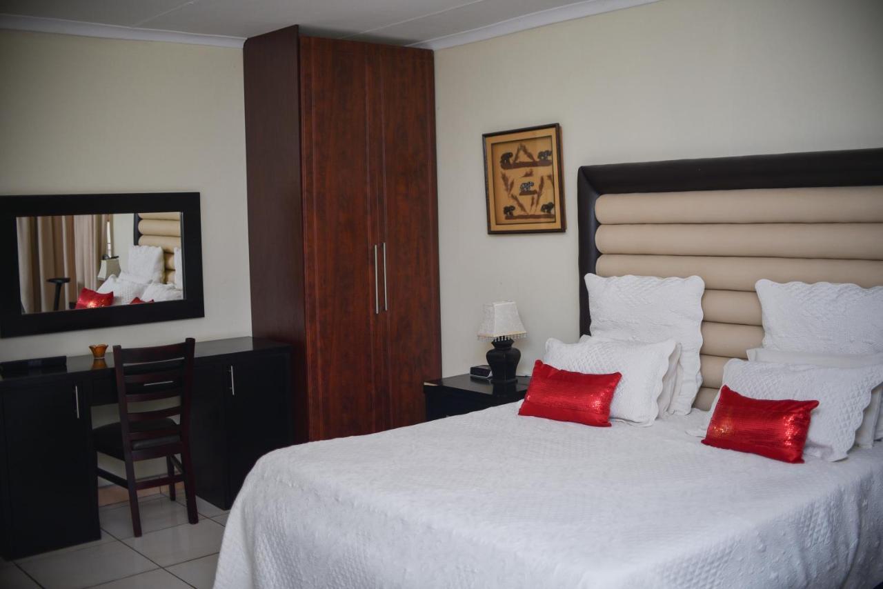 Tshedza Guest Lodge 路易斯特里卡特 外观 照片